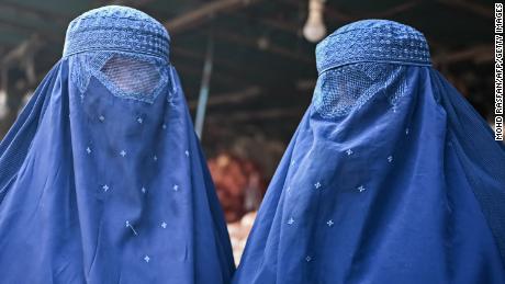 فرمان طالبان به زنان در افغانستان دستور داده است که صورت خود را بپوشانند